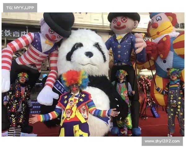 卢卓灵夺冠后与观众席熊猫玩偶方阵亲密合影展现夺冠喜悦 卢卓灵夺冠后与观众席熊猫玩偶方阵亲密合影展现夺冠喜悦